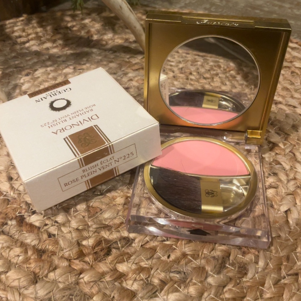 Guerlain Radiant Blush Eclat DIVINORA -Rose Plein Vent #225 NWB -  FINAL $